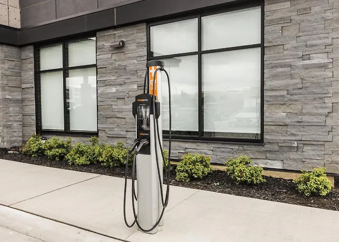 Holiday Inn Express & Suites Toronto Airport South By Ihg